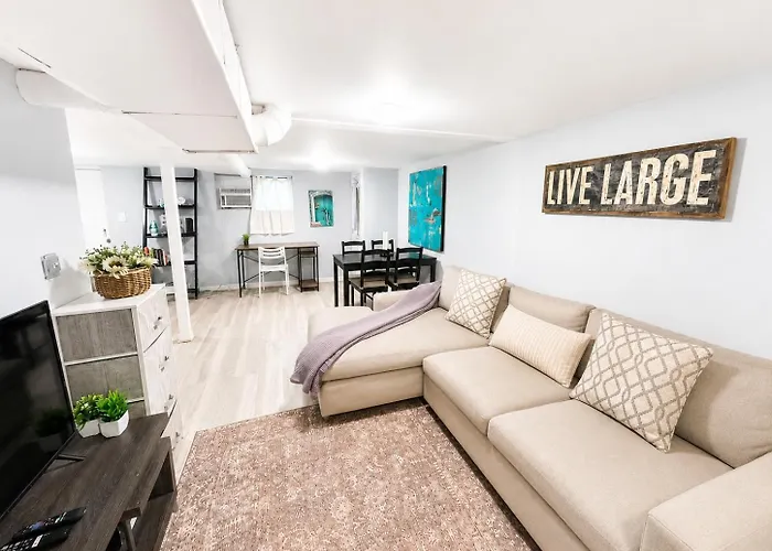 Cozy Logan Square Easy Access Chicago